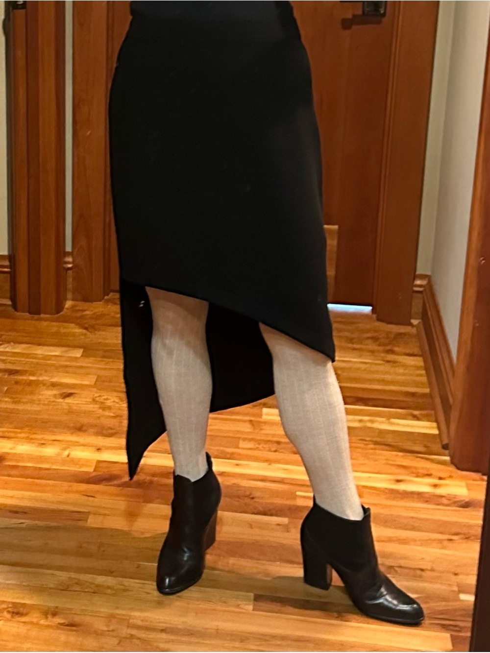Robbi & Nikki Black Asymmetrical High-Low Skirt Size 8